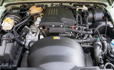 Land Rover Defender 110 Heritage Station Wagon 29