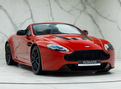 Aston Martin V12 Vantage S Roadster 11