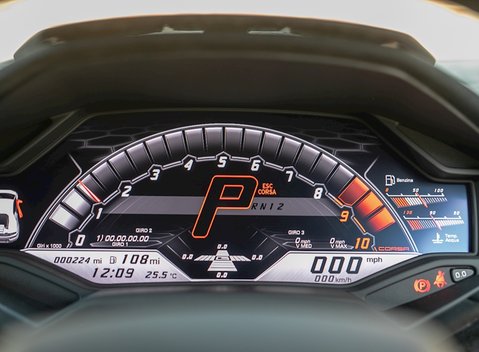 Lamborghini Huracan LP640-4 Performante 15