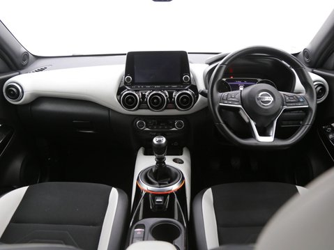 Nissan Juke 1.0 DIG-T Tekna+ Euro 6 (s/s) 5dr 9