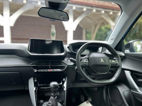 Peugeot 2008 PURETECH S/S ALLURE PREMIUM 9