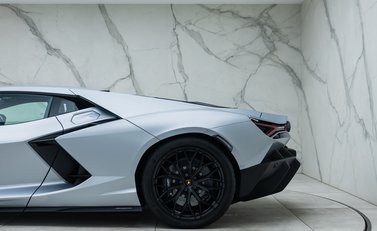 Lamborghini Revuelto 47