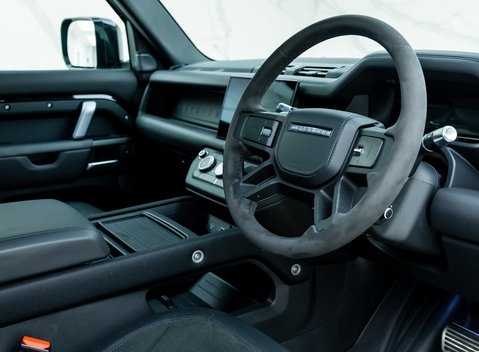 Land Rover Defender 90 V8 P525 Urban 10