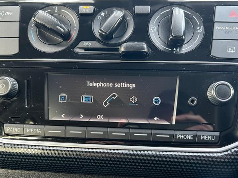 Volkswagen Up MOVE UP TECH EDITION 26