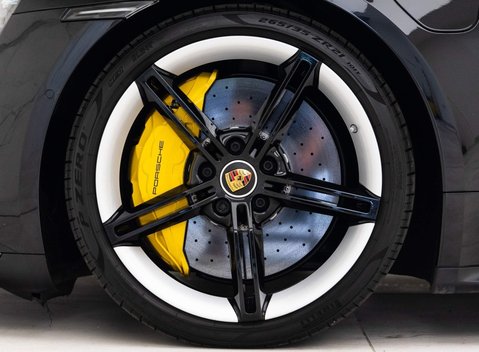 Porsche Taycan TURBO S 93KWH 23