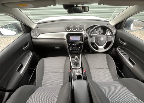 Suzuki Vitara SZ-T BOOSTERJET ALLGRIP MHEV 17