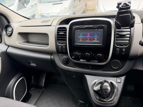 Renault Trafic 1.6 dCi 27 Sport Nav Panel Van 5dr Diesel Manual SWB Standard Roof Euro 6 ( 37