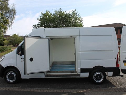 Renault Master 2.3 dCi 35 Business FWD MWB Medium Roof Euro 6 5dr 11