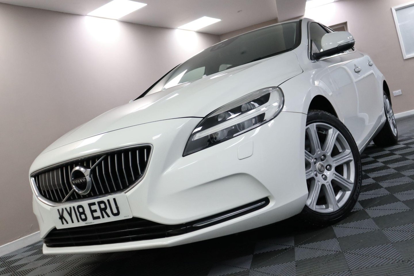 2018 Volvo V40 — image 28