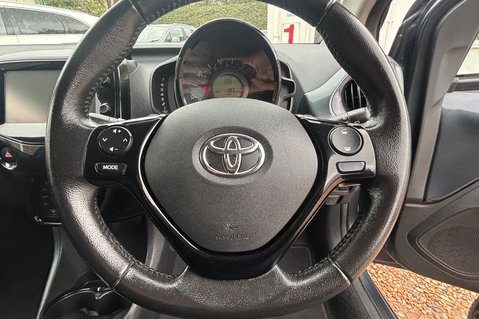 Toyota Aygo VVT-I X-CLUSIV 3.. AUTOMATIC.. FULL LEATHER.. SAT NAV.. REVERSING CAMERA.. 33