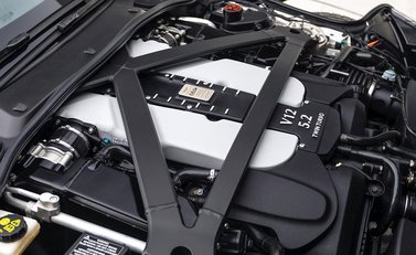 Aston Martin DBS Superleggera 32