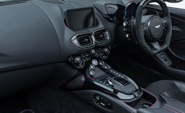 Aston Martin V8 Vantage ROADSTER 22