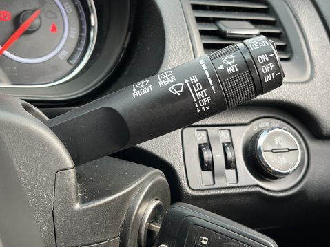 Vauxhall Insignia 1.8i VVT SRi 5dr 25