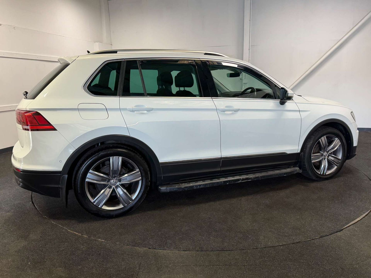 2019 Volkswagen Tiguan — image 5