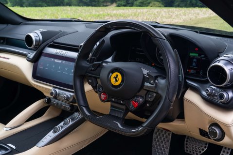 Ferrari GTC4 Lusso T 14