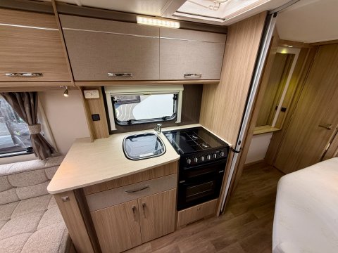 Coachman Vision 560 15
