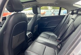 Jaguar XE 2.0 D PORTFOLIO AUTO 35