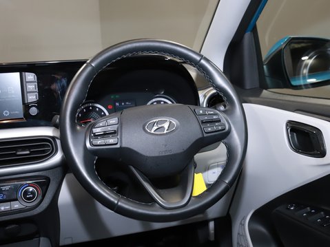 Hyundai i10 1.0 MPi Premium 5dr Auto 19