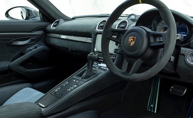 Porsche Cayman GT4 RS (718) 9