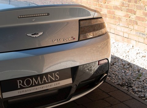 Aston Martin V12 Vantage S Roadster 23