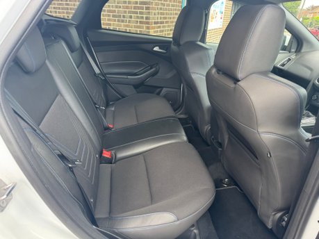 Ford Focus RS 2.3T EcoBoost RS Hatchback 5dr Petrol Manual AWD Euro 6 (s/s) (350 ps) 8