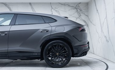 Lamborghini Urus SE 35