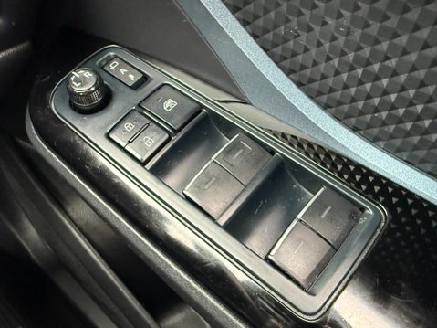 Toyota C-HR DESIGN AUTOMATIC 33