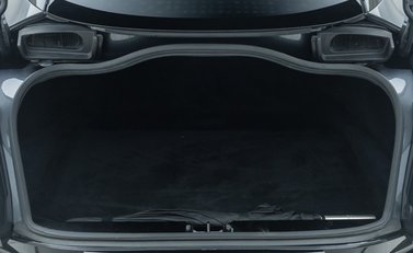 Aston Martin DB11 V8 36