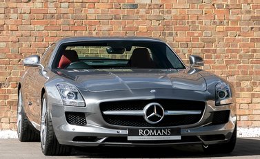 Mercedes-Benz SLS AMG 1
