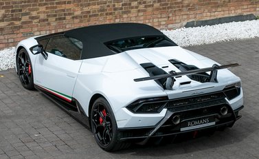 Lamborghini Huracan Spyder LP640-4 Performante 10