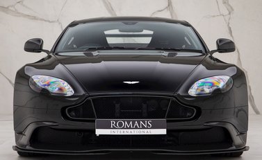 Aston Martin Vantage GT8 4