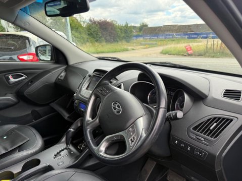 Hyundai ix35 2.0 CRDi Premium Auto 4WD Euro 5 5dr 9