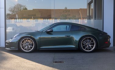 Porsche 911 GT3 TOURING (992) 3