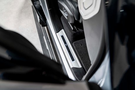 Land Rover Range Rover Sport SVR CARBON EDITION. DEPLOYABLE SIDE STEPS. MATRIX LEDs. CARBON FIBRE ENGINE BAY 58