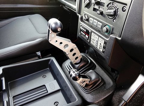 Land Rover Defender 90 Bowler Edition 11