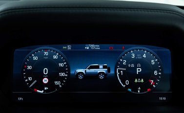 Land Rover Defender 90 V8 Bond Edition 19