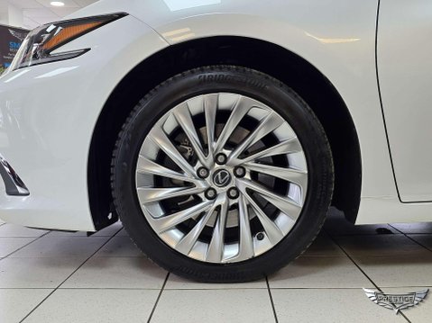 Lexus Es 2.5 300h Takumi E-CVT Euro 6 (s/s) 4dr 73