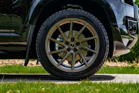 Land Rover Defender D250 X-Dynamic HSE Hard Top Obsidian 5