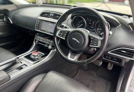 Jaguar XE 2.0 D PORTFOLIO AUTO 19