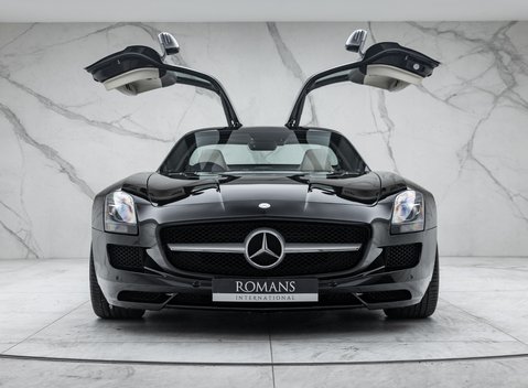 Mercedes-Benz SLS AMG 8