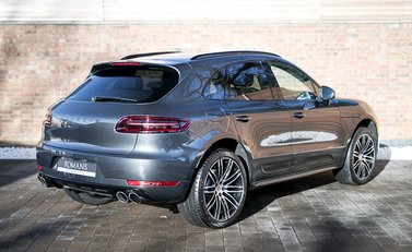 Porsche Macan Turbo 7