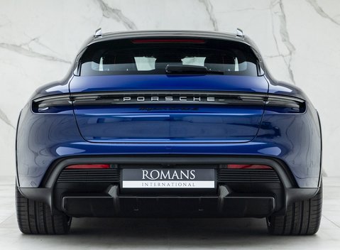 Porsche Taycan Turbo S Cross Turismo 5
