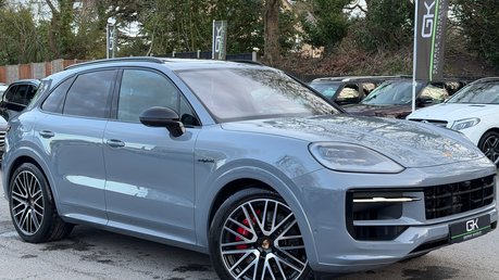 Porsche Cayenne V6 S E-HYBRID BLACK EDITION - PANORAMIC ROOF - AS NEW CONDITION 