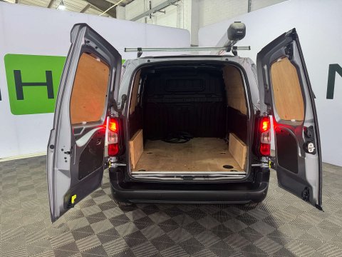 Vauxhall Combo Combo-e 2300 Dynamic SWB 25