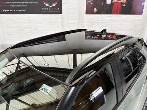 Toyota Yaris Cross PREMIERE EDITION 13