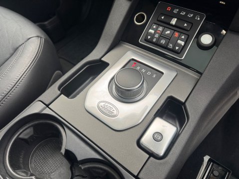 Land Rover Discovery SDV6 HSE 17