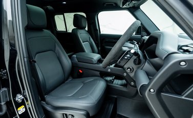 Land Rover Defender 110 V8 P525 11