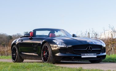Mercedes-Benz SLS AMG ROADSTER 2