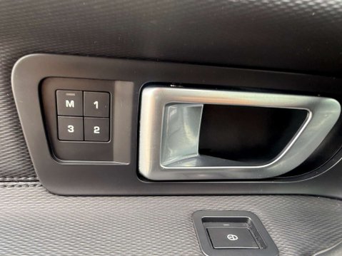Land Rover Discovery Sport 2.0 Discovery Sport HSE Dynamic Luxury TD4 Auto 4WD 5dr 11
