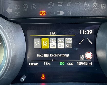 Toyota Yaris 1.5 Yaris Design HEV CVT 5dr 31